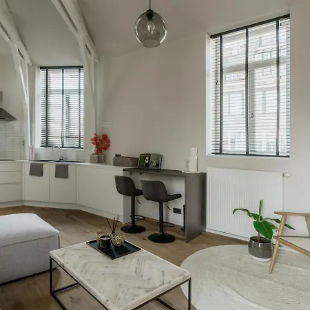 Mooi Licht In Bruisend Antwerpen! Apartment *